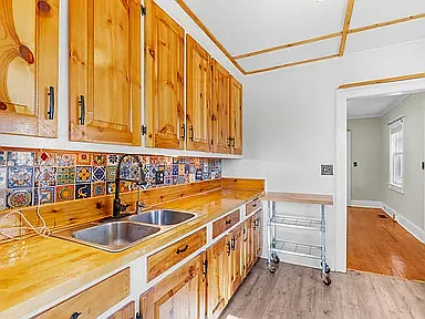 2347 Byrnes Dr — Photo 9