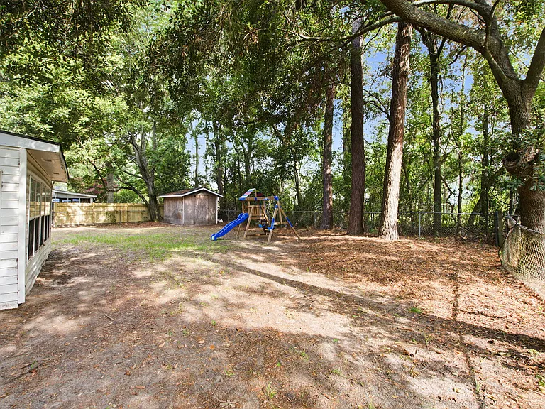 1860 Piper Dr — Photo 36