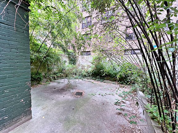 2nd image of 32 W 69th St APT B