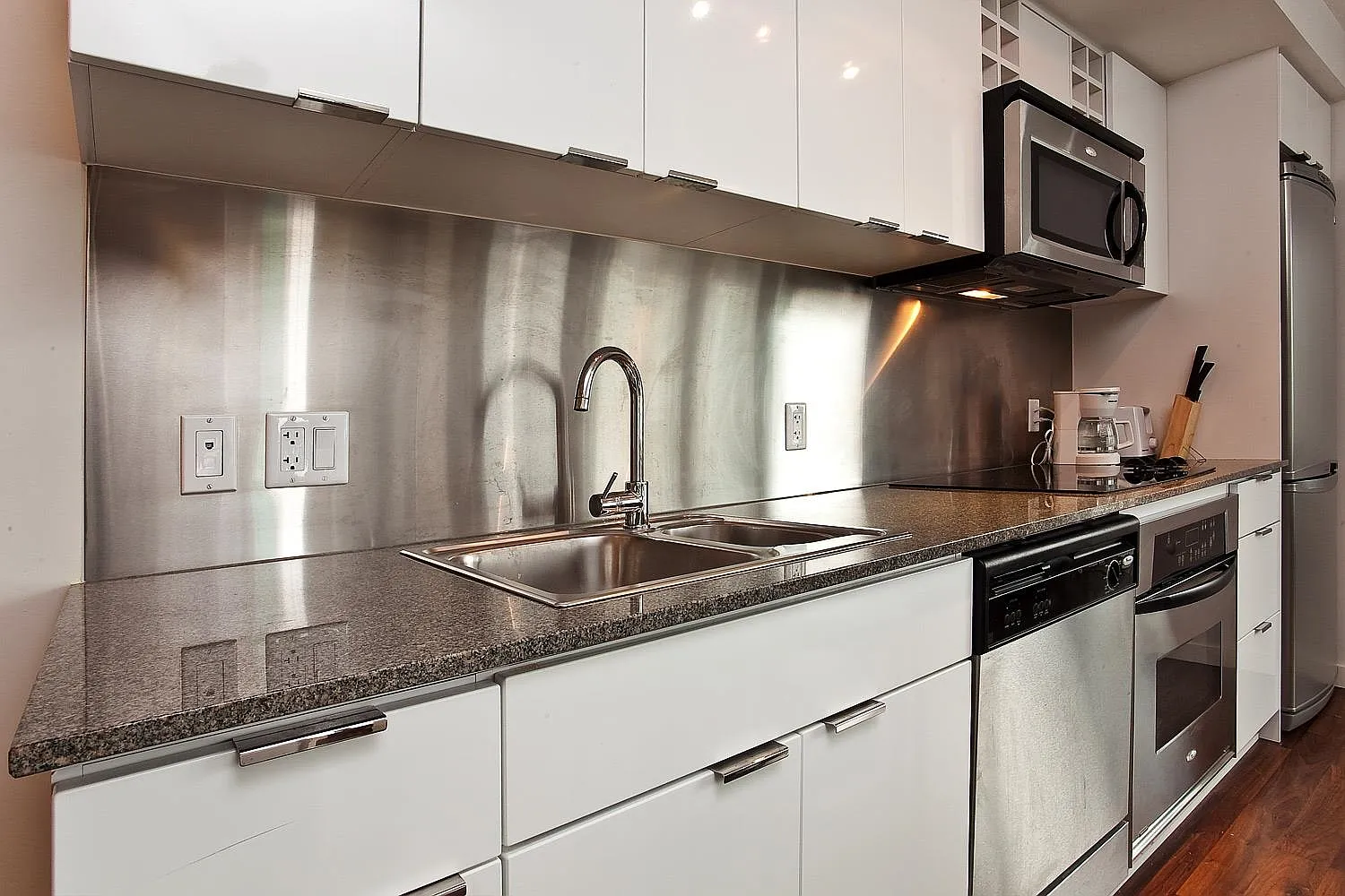 2 bed, 630 sqft, $3,700 — Photo 3