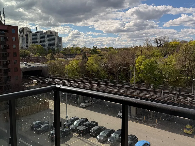 1660 Bloor St W #417 — Photo 14