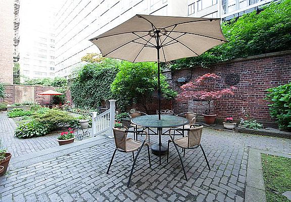 5th image of 322 E 70th St APT 105