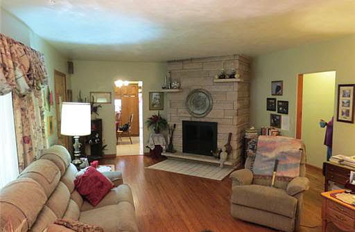 4th image of 26378 Tyris Ave