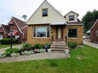 6395 Monmouth Dr, Parma, OH 44129