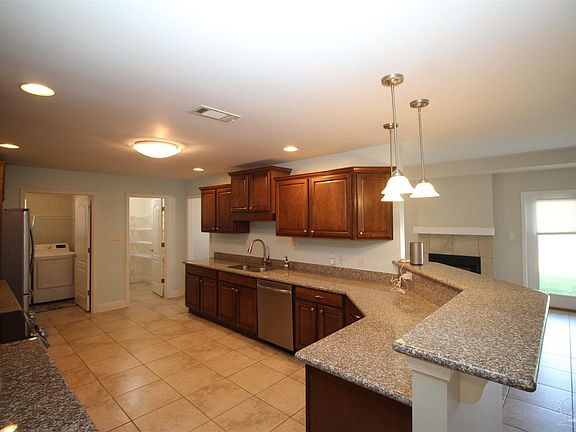 3rd image of 3056 Palm St