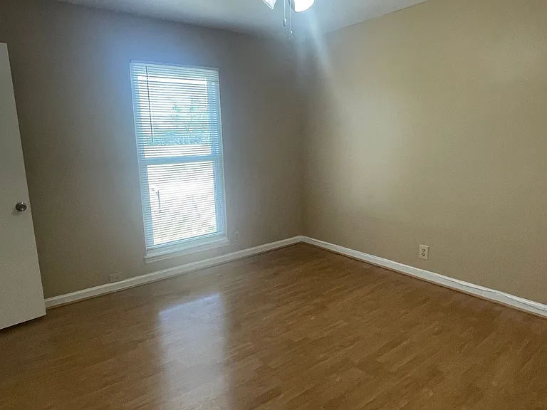 438 Roger Williams Ave — Photo 2