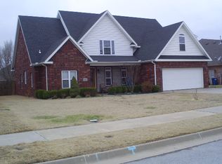 600 Lyndal Ln, Bentonville, AR 72712