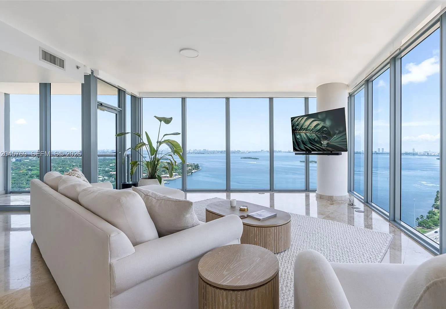 Blue Condo — Photo 2
