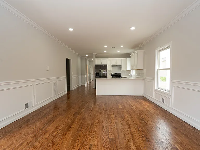 704 Warren St #1 — Photo 8