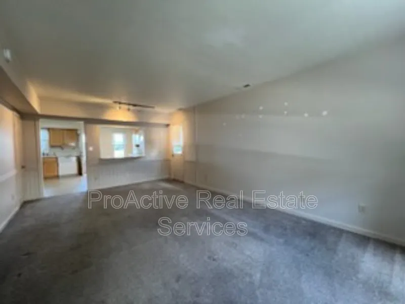 3 bed, 1.5 bath, 1400 sqft, $1,875 — Photo 3