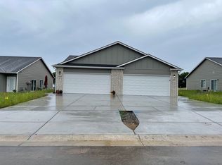117 & 119 E Santa Fe Cir, Mulvane, KS 67110