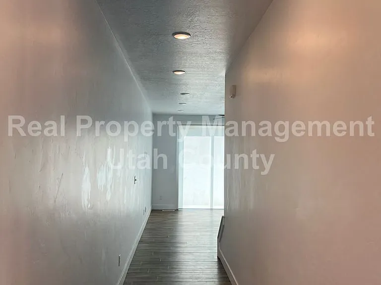 10863 N Sandstone Way — Photo 2
