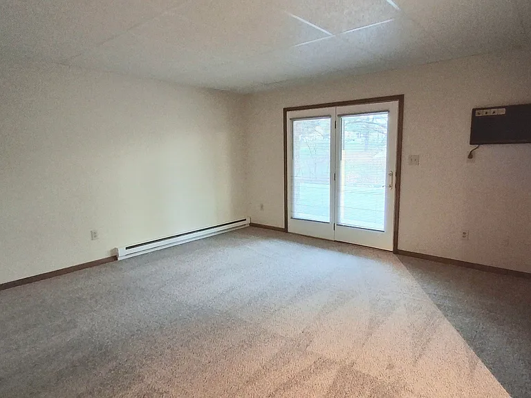 110 E Hummelstown Street — Photo 5