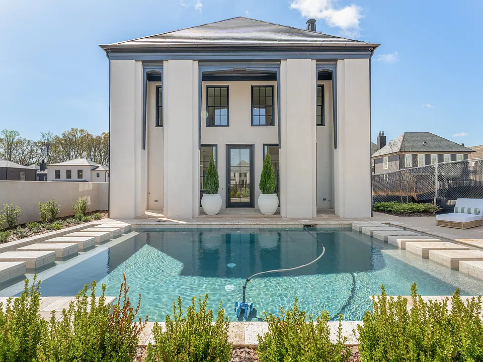 220 Guild Ln