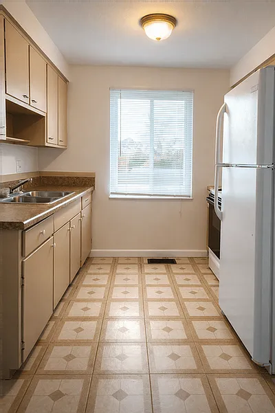Building Photo - 111 Bennington Dr #4