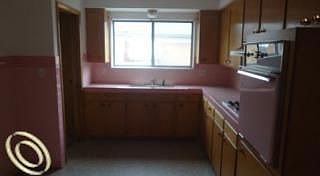 5th image of 8283 Riverview St