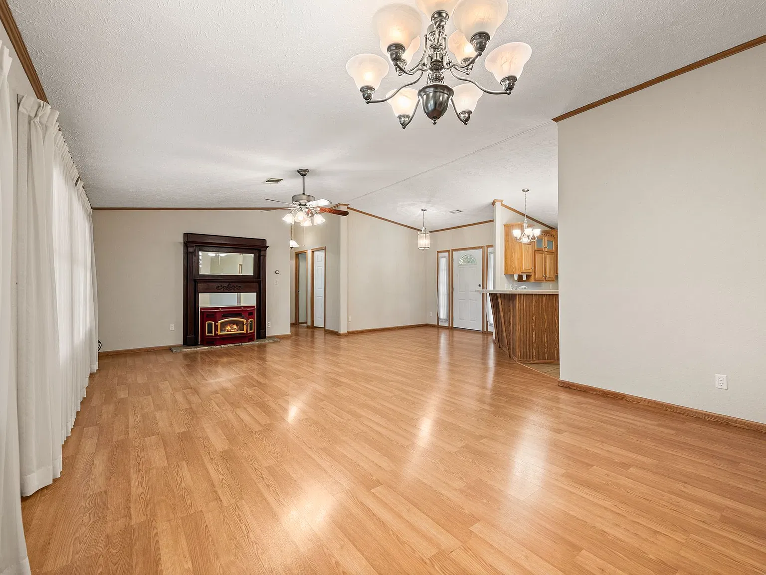 3 bed, 1800 sqft, $2,200 — Photo 3
