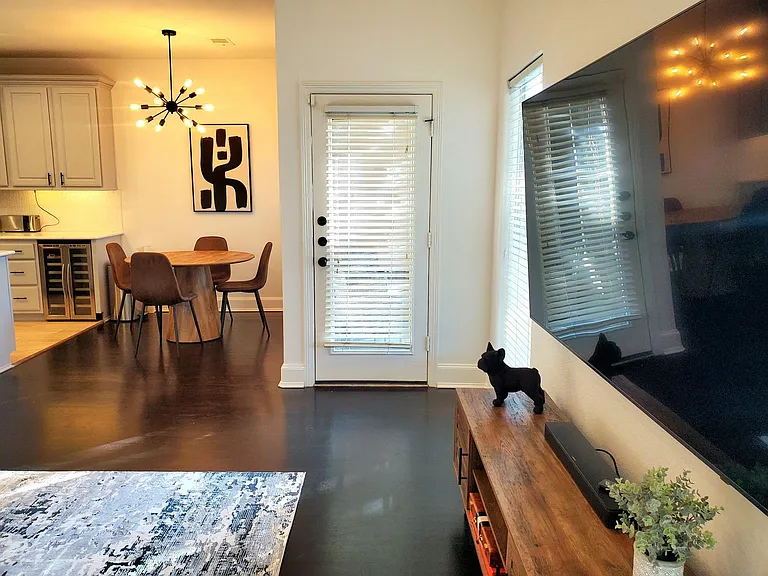 5250 Washington Ave — Photo 8