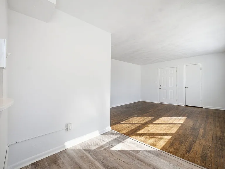642 Dresden Dr — Photo 9