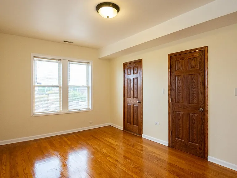 7554 N Claremont Ave #2 — Photo 11
