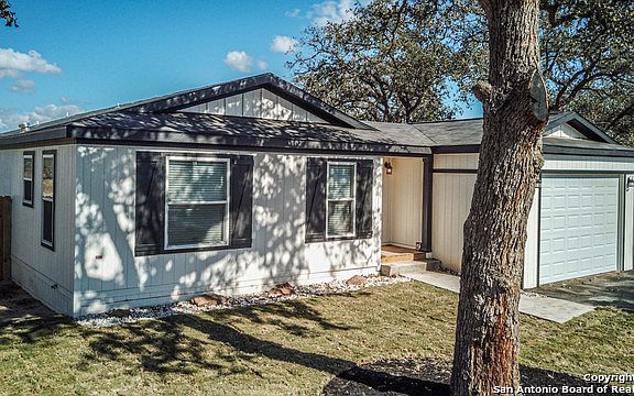 2nd image of 126 Cordell Oaks Blvd