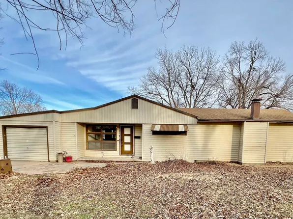 1124 N 7th St, Arkansas City, KS 67005