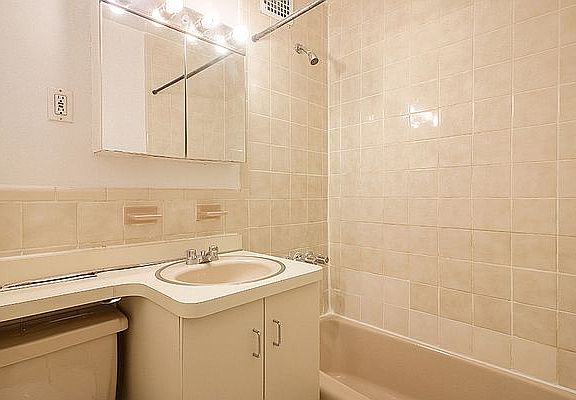 5th image of 189 E 93rd St APT 3C