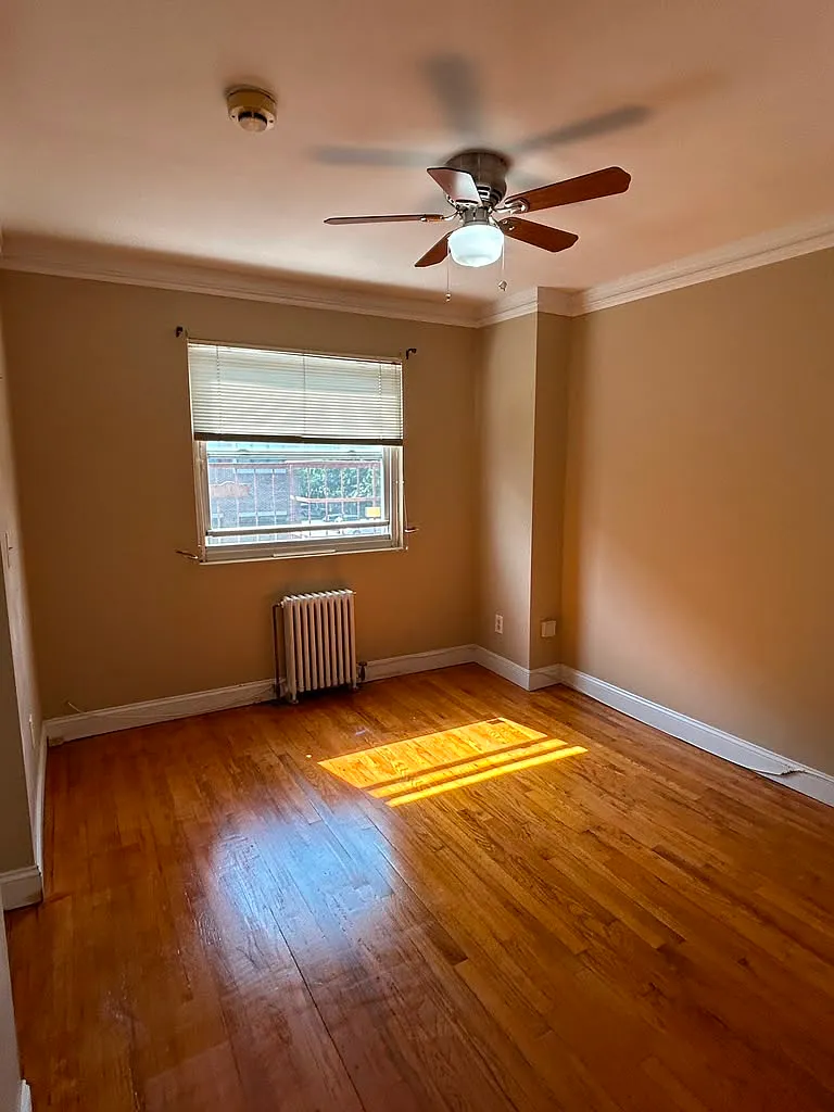 2 bed, 750 sqft, $2,400 — Photo 2