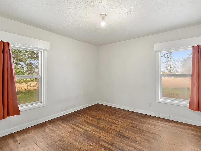 1136 S Adell Ave — Photo 25