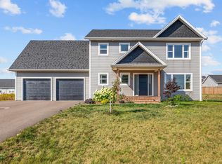 35 E Royalty Rd, Charlottetown, PE C1C0E7