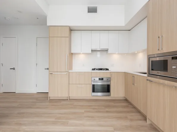 9675 King George Blvd #301, Surrey, BC V3T 0T7
