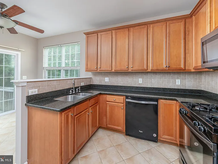 1085 Buckingham Dr — Photo 11