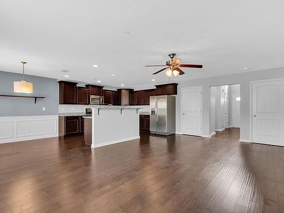 3rd image of 3043 Joseph Dr