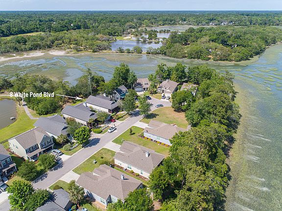 3rd image of 8 White Pond Blvd