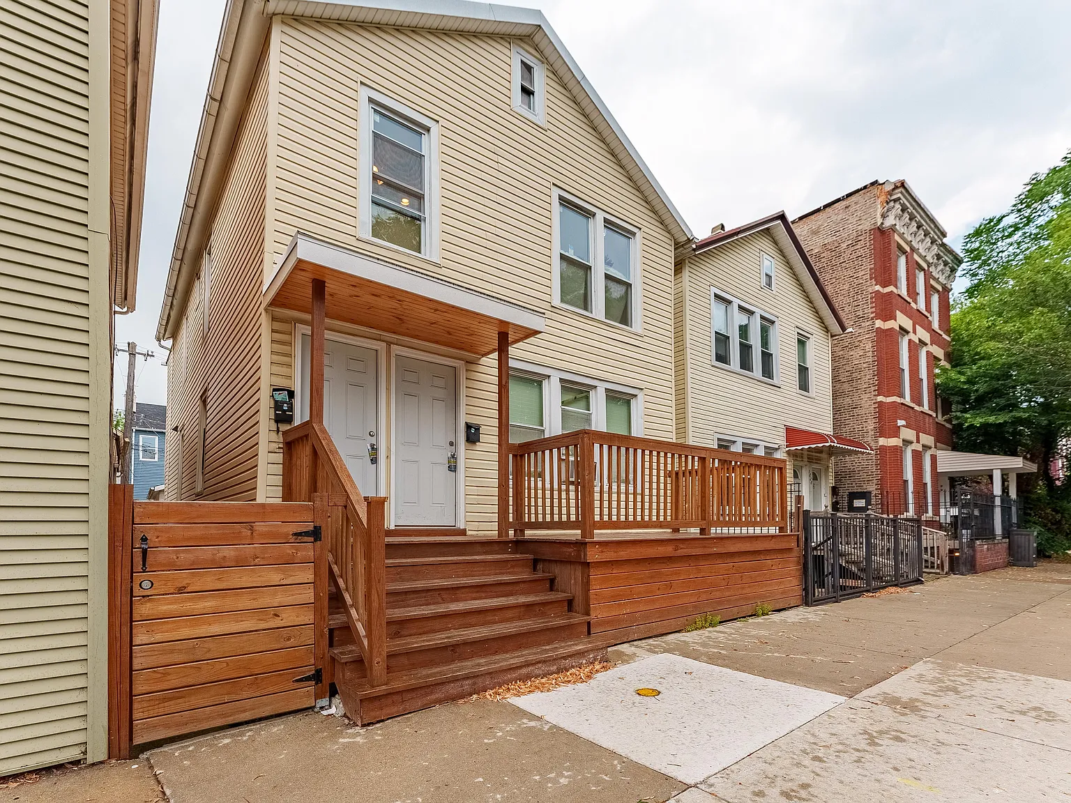 2 bed, 1000 sqft, $2,000 — Photo 1