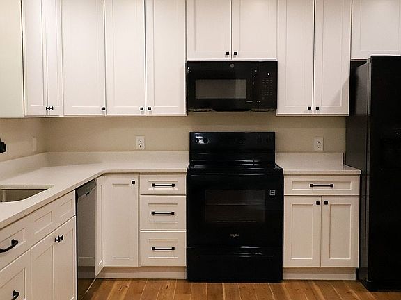4th image of 1300 Sunny Dr