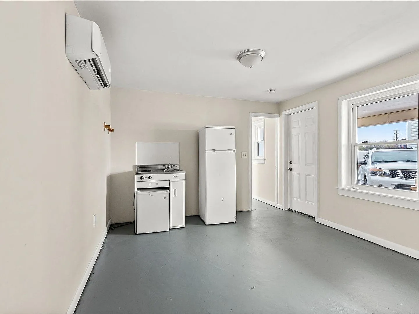 205 E Main St — Photo 3