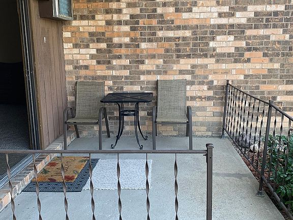 3rd image of 4460 S Poplar St Unit 106