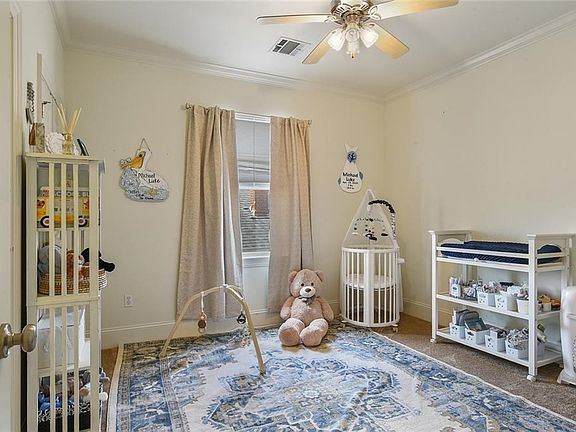 2nd image of 5644 Hawthorne Pl