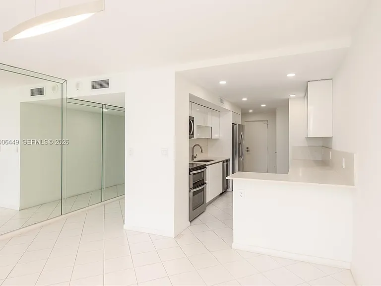 600 Grapetree Dr #8FS — Photo 7