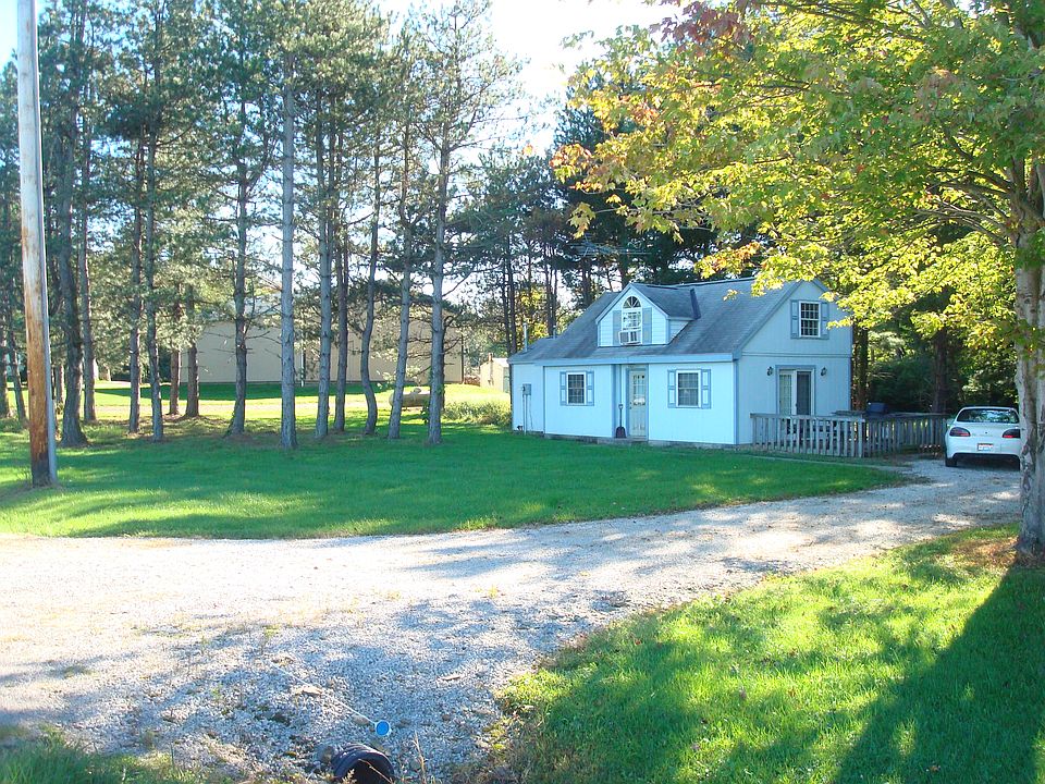 2nd image of 3165 Middle Rd