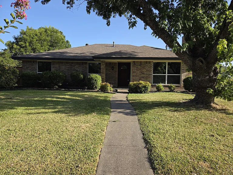 1130 Pyramid Dr — Photo 1