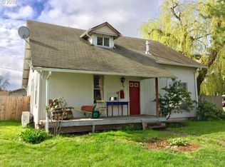 1109 E Madison Ave, Cottage Grove, OR 97424