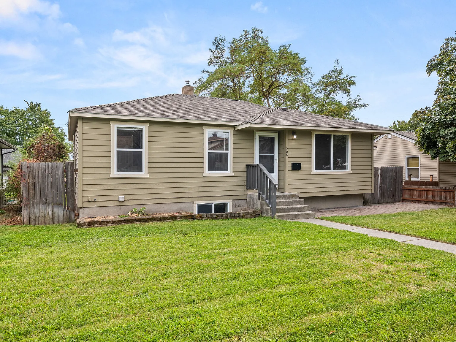 5 bed, 1900 sqft, $2,595 — Photo 1