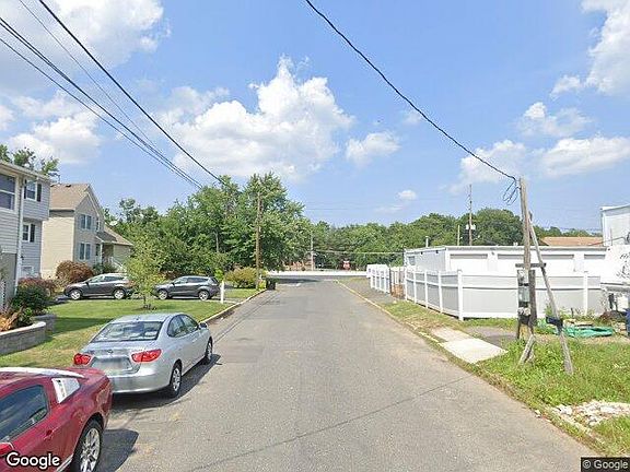 Exterior Neighborhood (street photo)