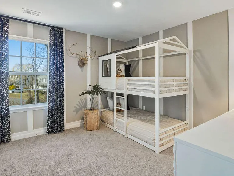 1410 N Marston St — Photo 37