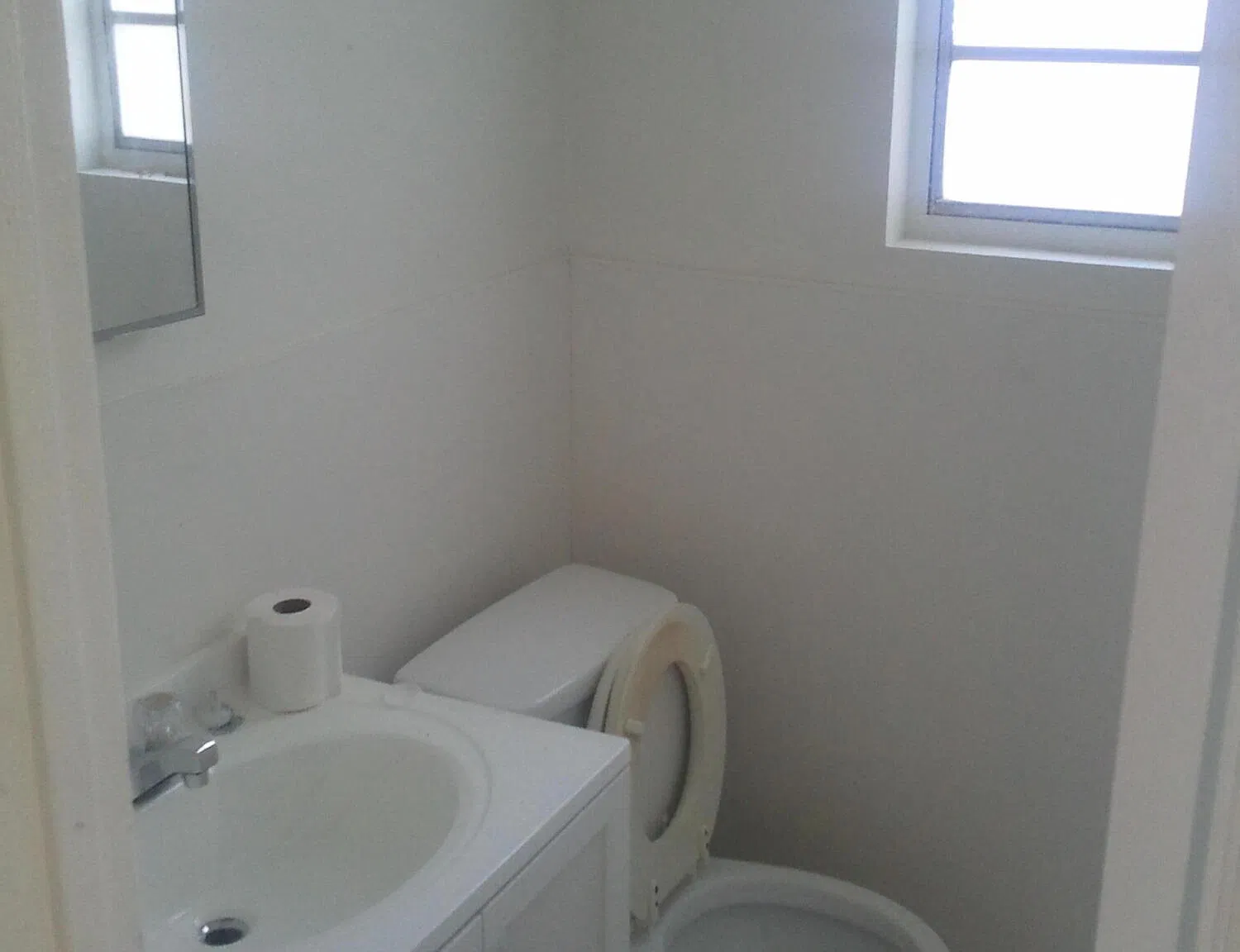 3 bed, 1.0 bath, 868 sqft, $1,200 — Photo 4