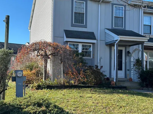 1142 Hedgerow Ln, Harrisburg, PA 17111