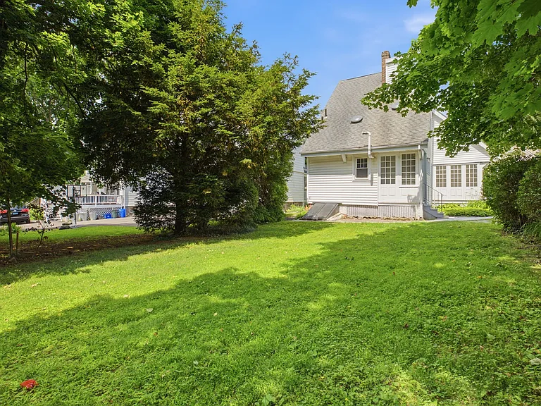 84 Sherwood Pl #1 — Photo 25