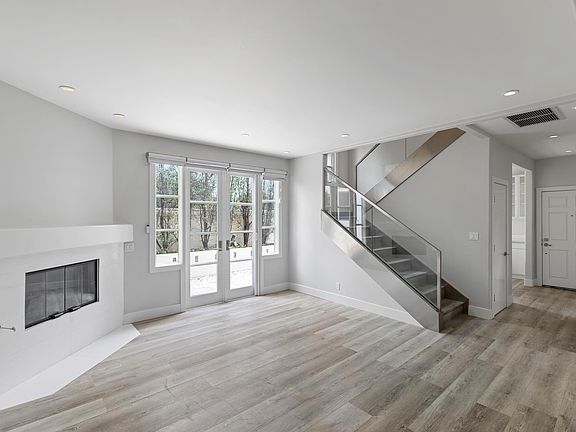 5th image of 1128 Princeton St APT 9